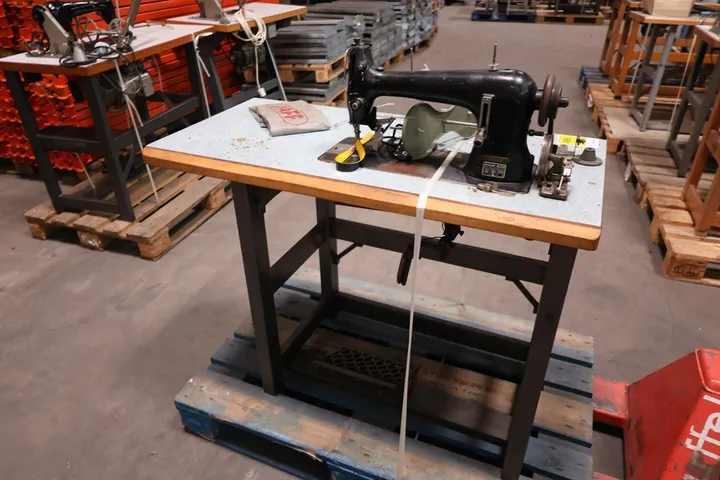 Pfaff Industrienähmaschine ohne Palette